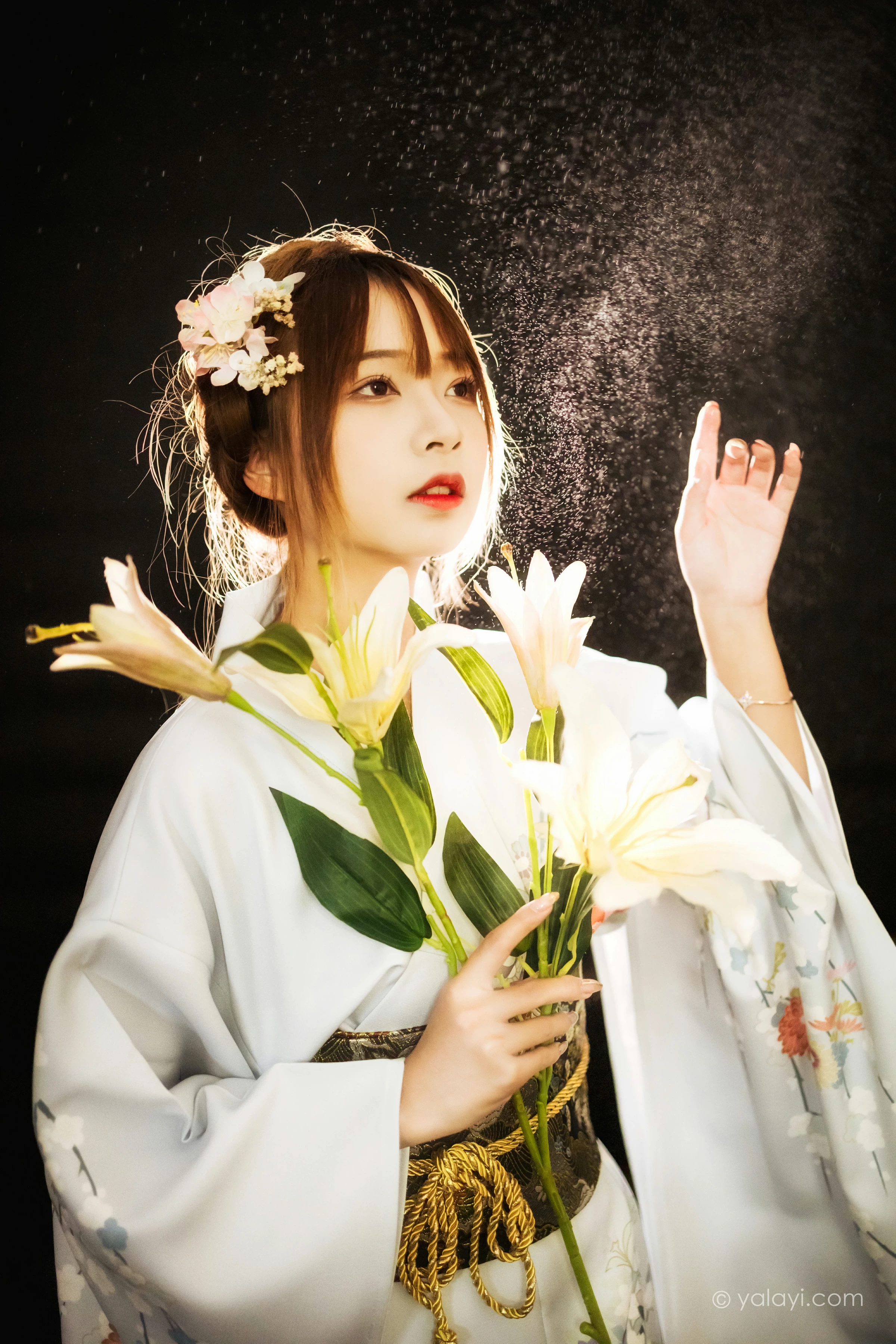 [YALAYI雅拉伊]NO.747 《神明少女》 阿禾 白色和服与蕾丝婚纱性感私房写真集第5张
