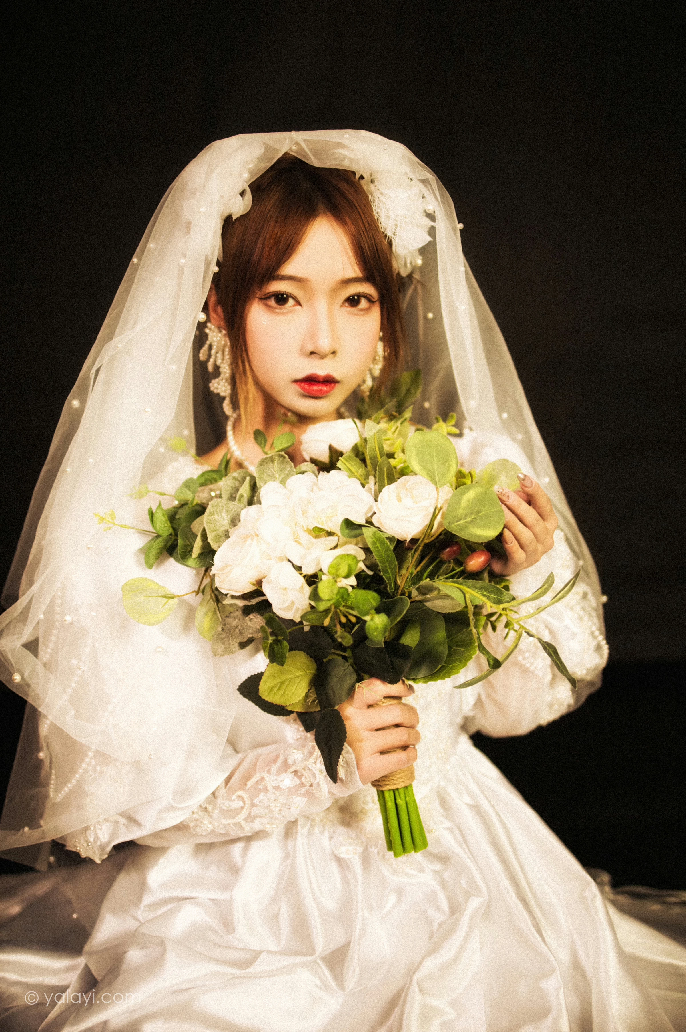 [YALAYI雅拉伊]NO.747 《神明少女》 阿禾 白色和服与蕾丝婚纱性感私房写真集第10张