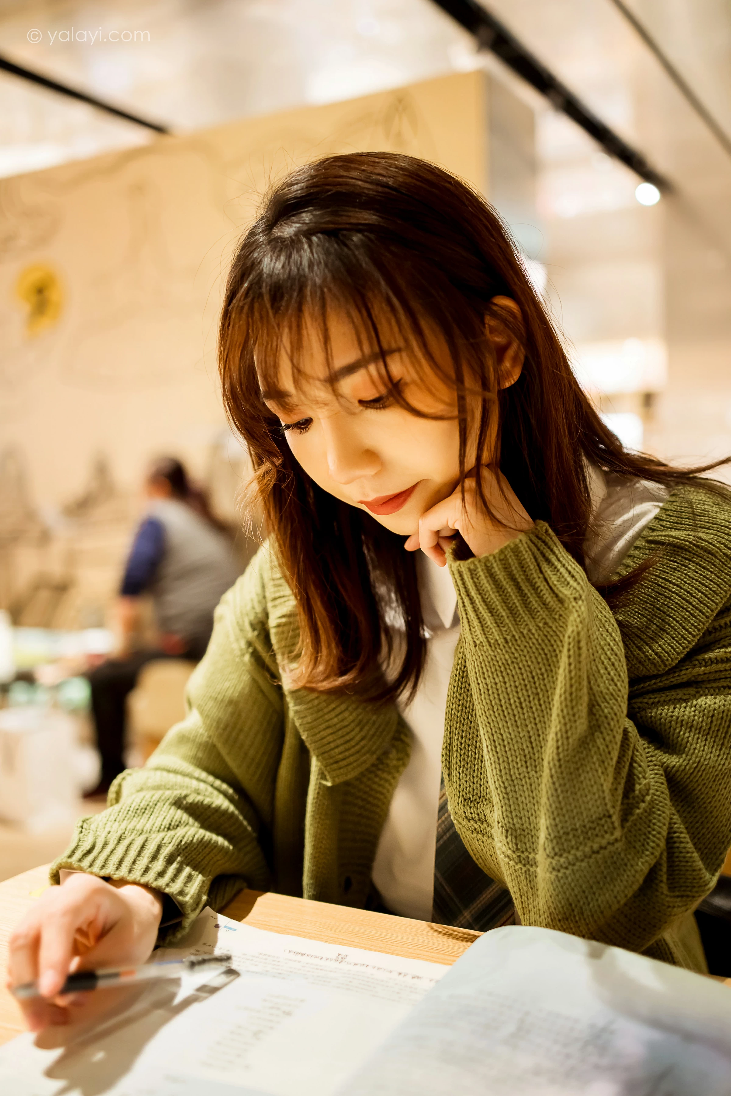 [YALAYI雅拉伊]NO.753 一起补习的日子 果果 连身外套与JK制服加格子短裙清纯写真集第6张