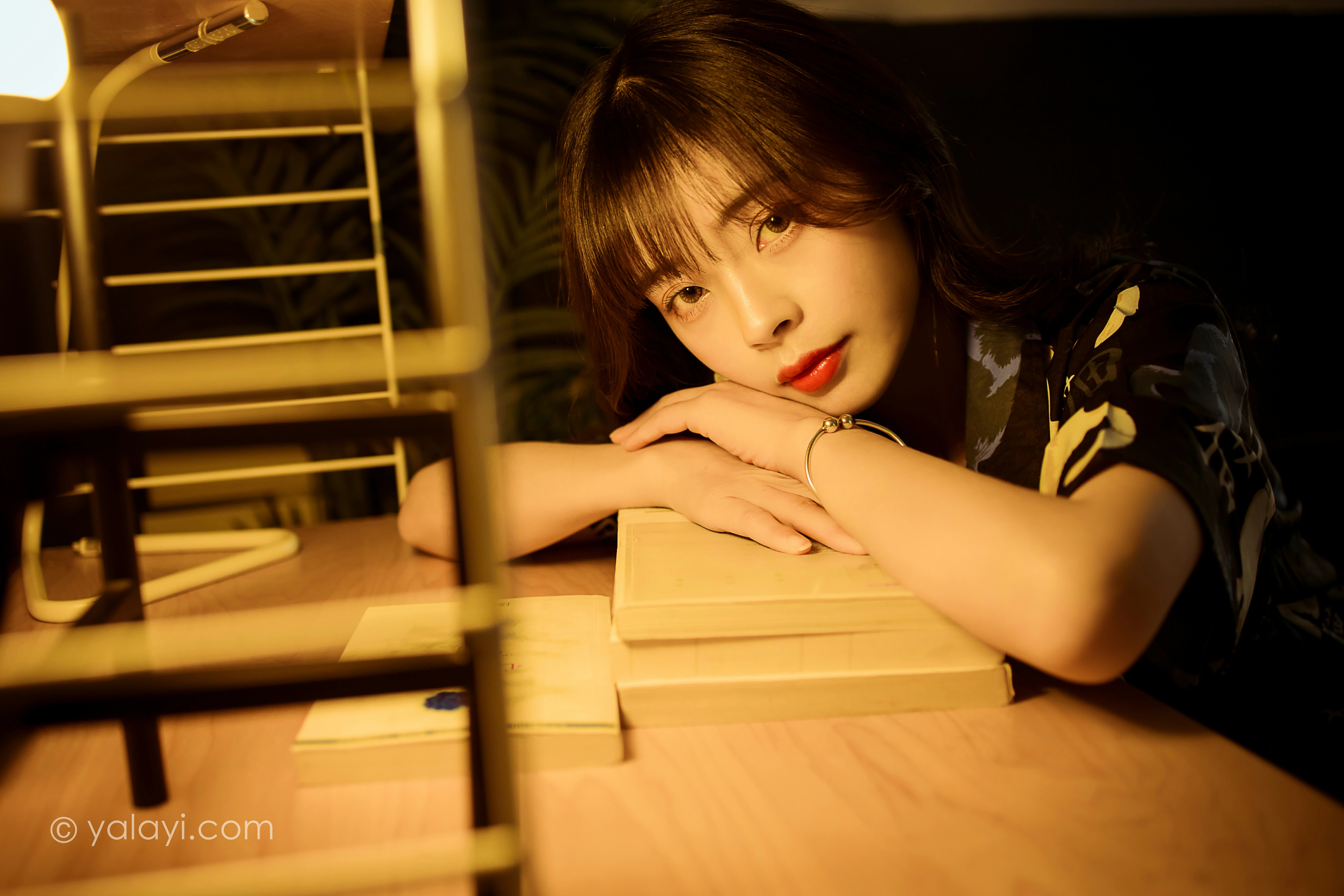 [YALAYI雅拉伊]NO.789 当年情 程小蝶 黑色衬衫加牛仔长裤性感写真集第12张