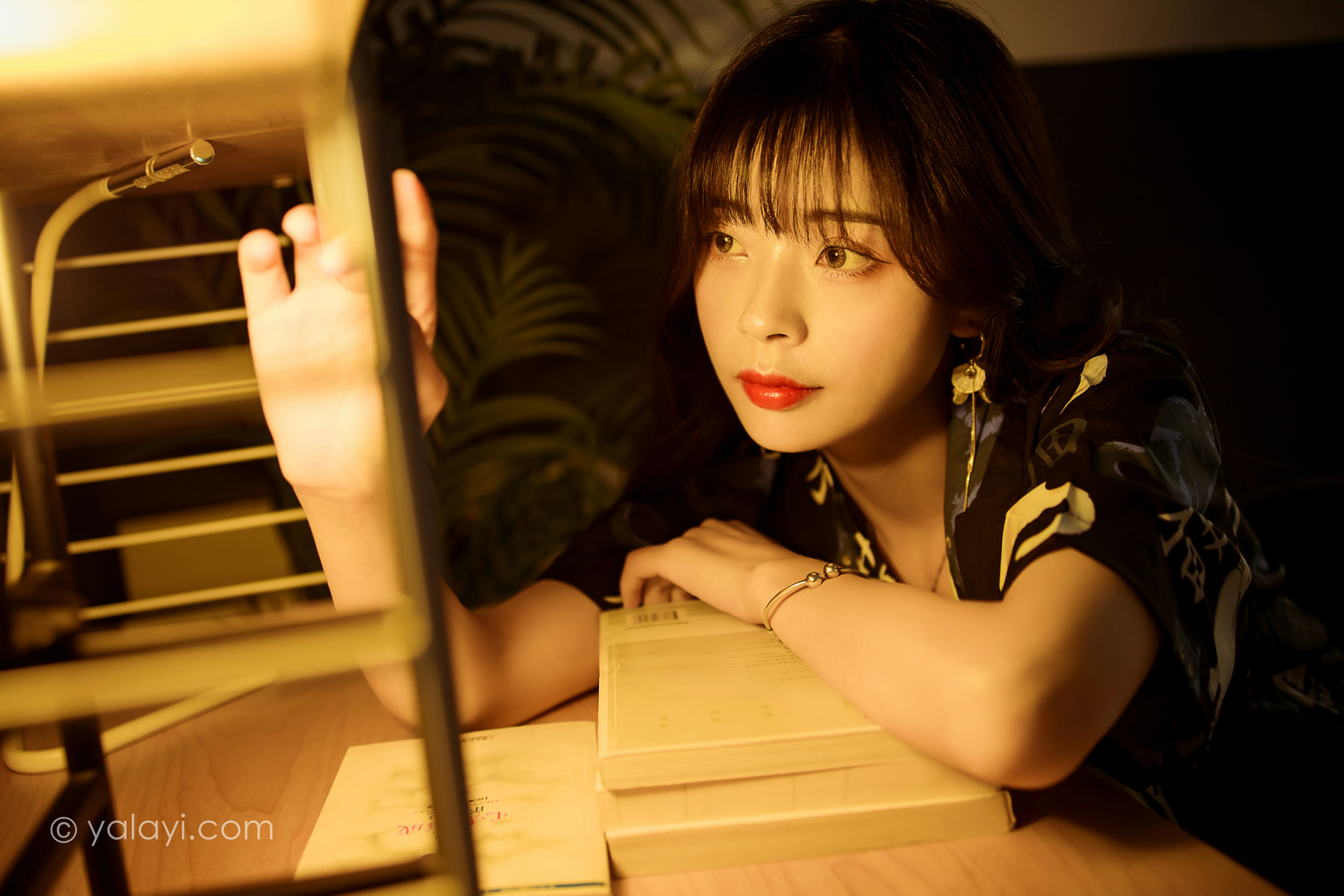 [YALAYI雅拉伊]NO.789 当年情 程小蝶 黑色衬衫加牛仔长裤性感写真集第12张