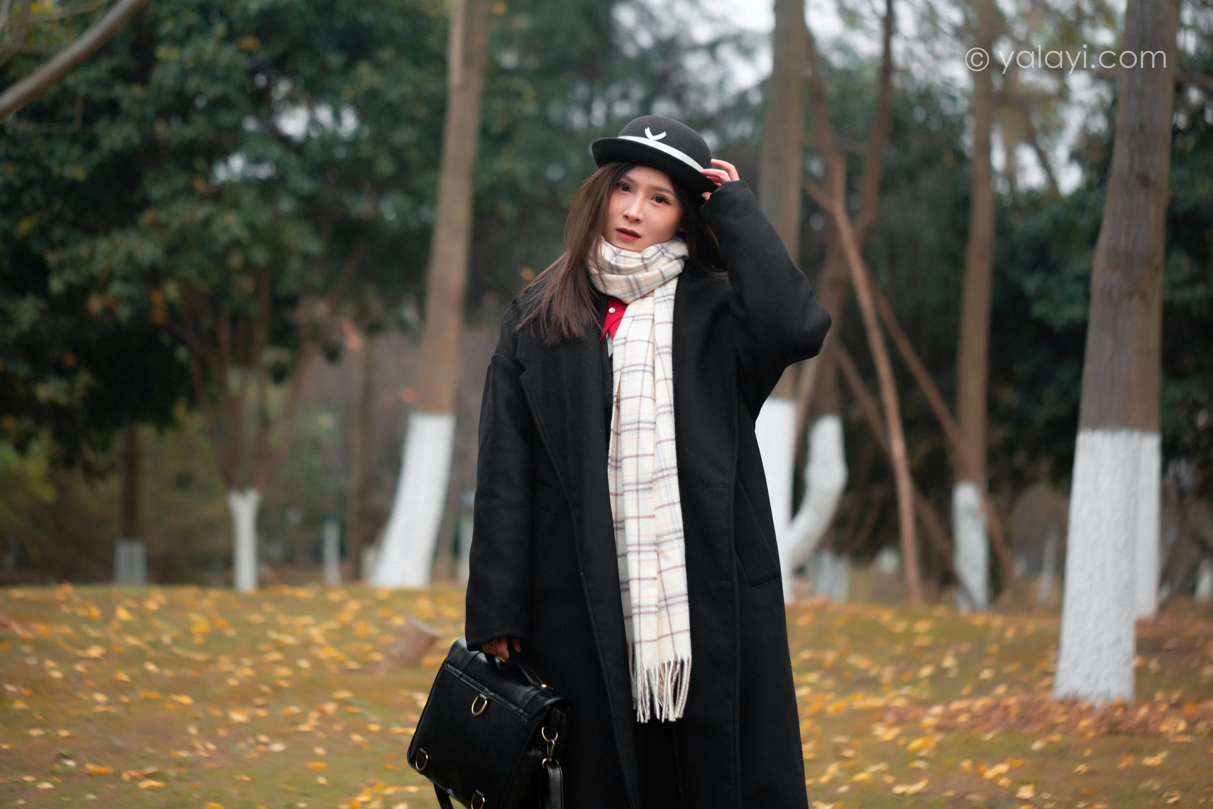 [YALAYI雅拉伊]NO.748 《冬恋》 梦涵 黑色JK制服与短裙加黑丝美腿清纯写真集第2张