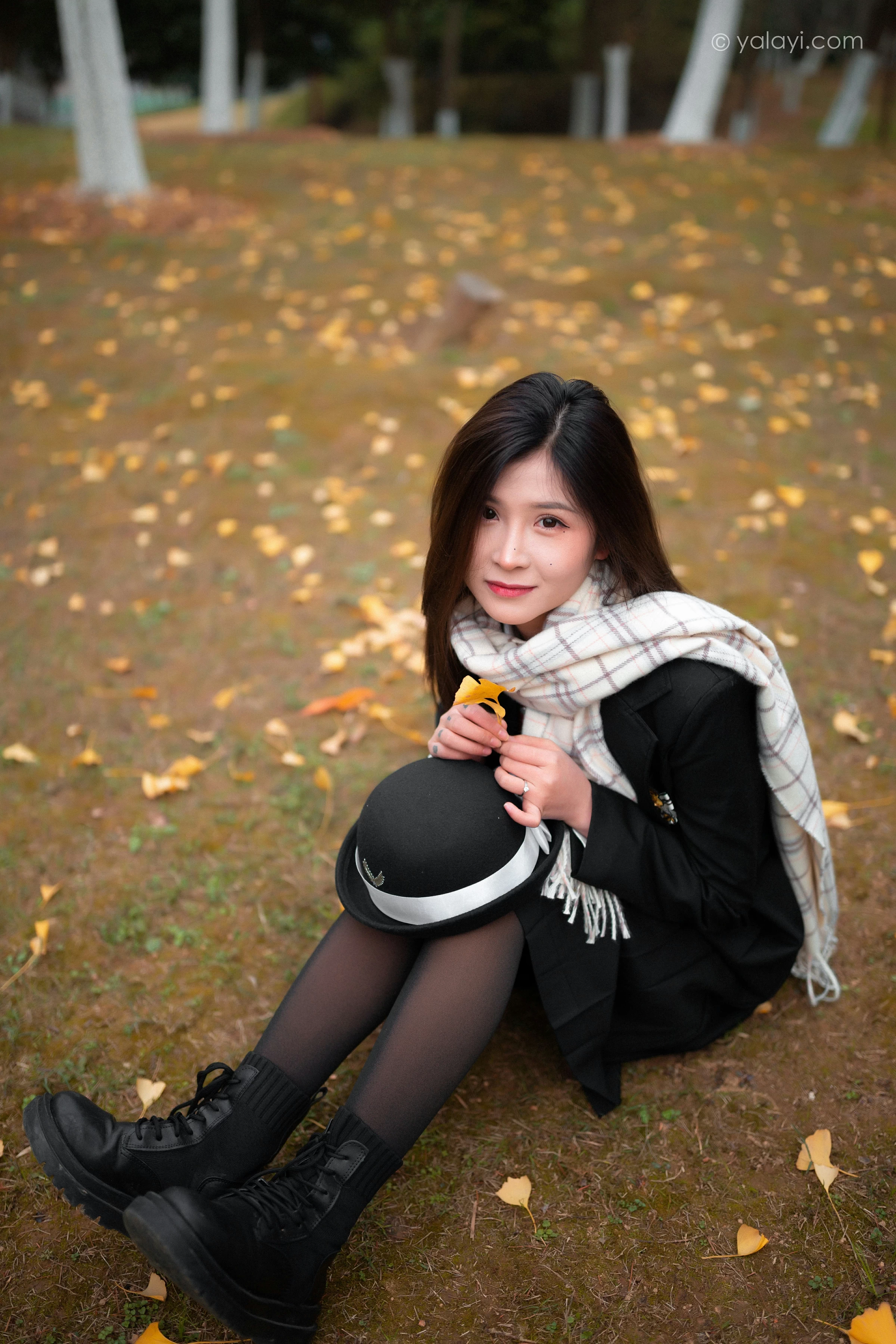 [YALAYI雅拉伊]NO.748 《冬恋》 梦涵 黑色JK制服与短裙加黑丝美腿清纯写真集第5张