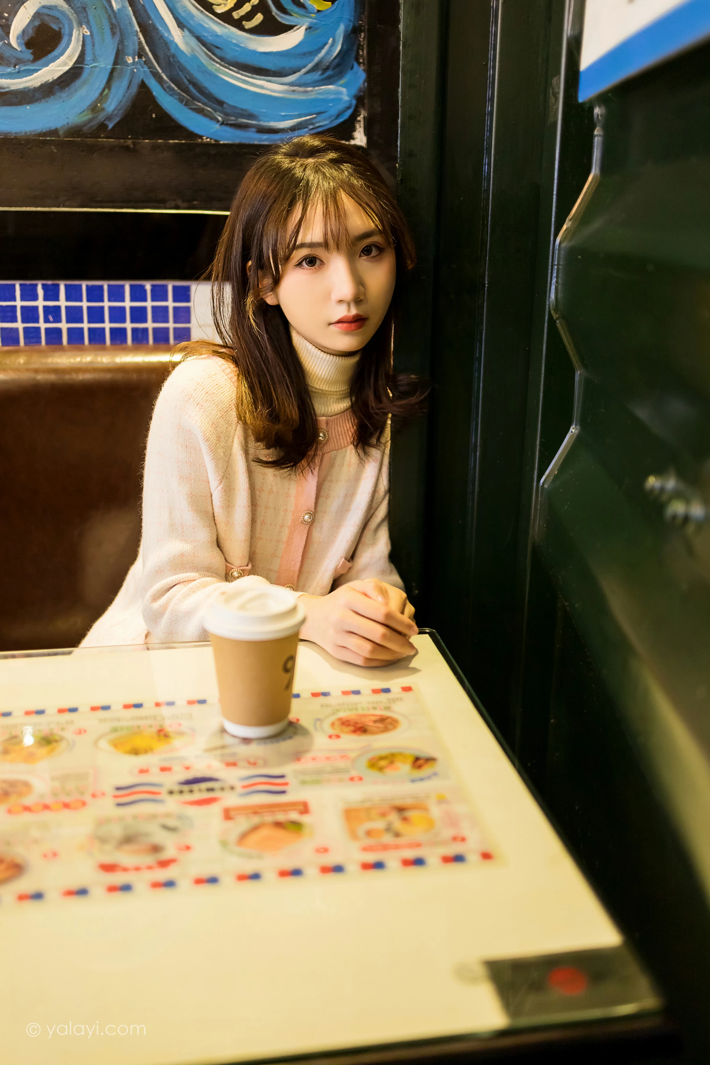 [YALAYI雅拉伊]NO.750 《甜蜜约会》 果果 粉色外套加白色长裙街拍写真第3张