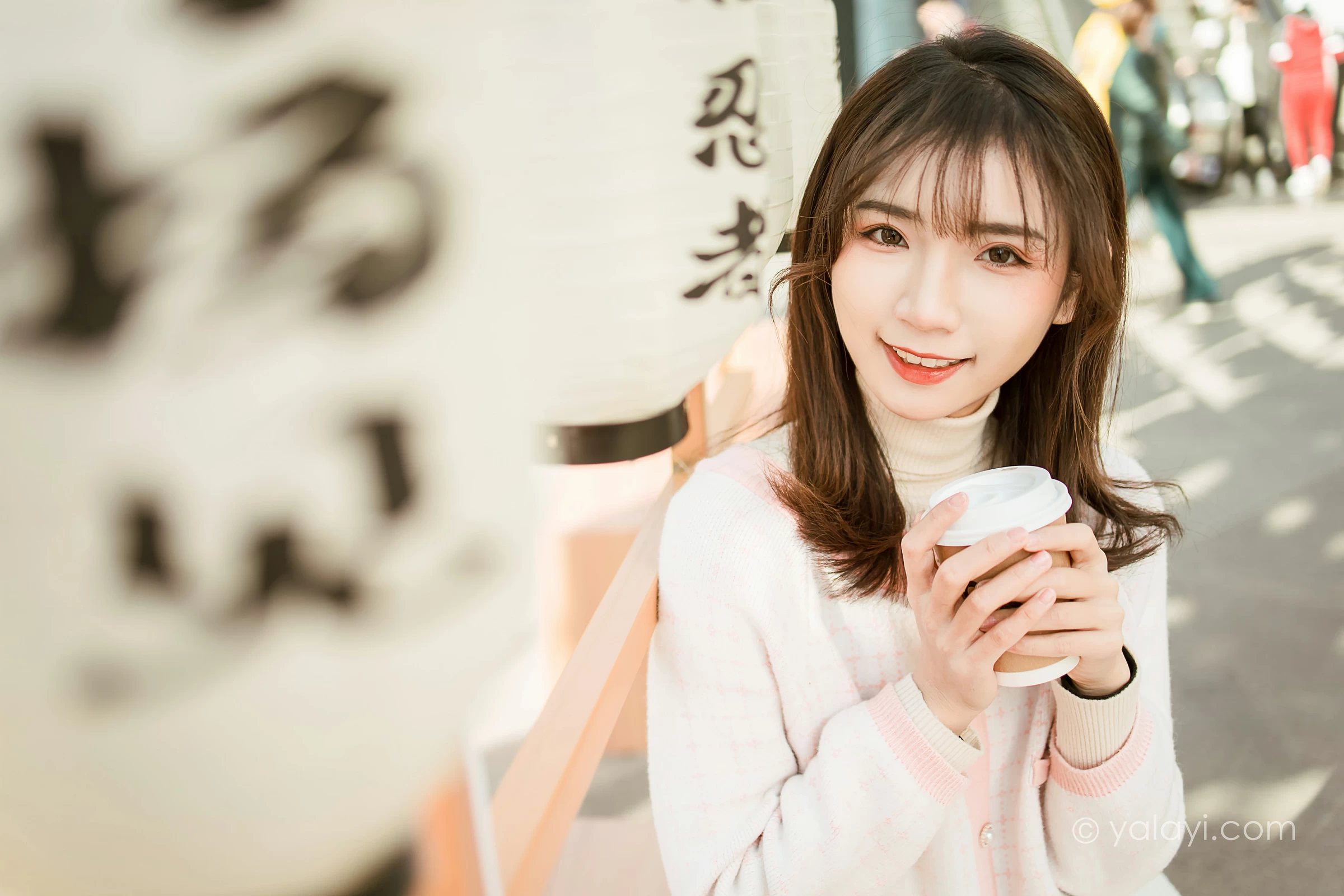 [YALAYI雅拉伊]NO.750 《甜蜜约会》 果果 粉色外套加白色长裙街拍写真第6张