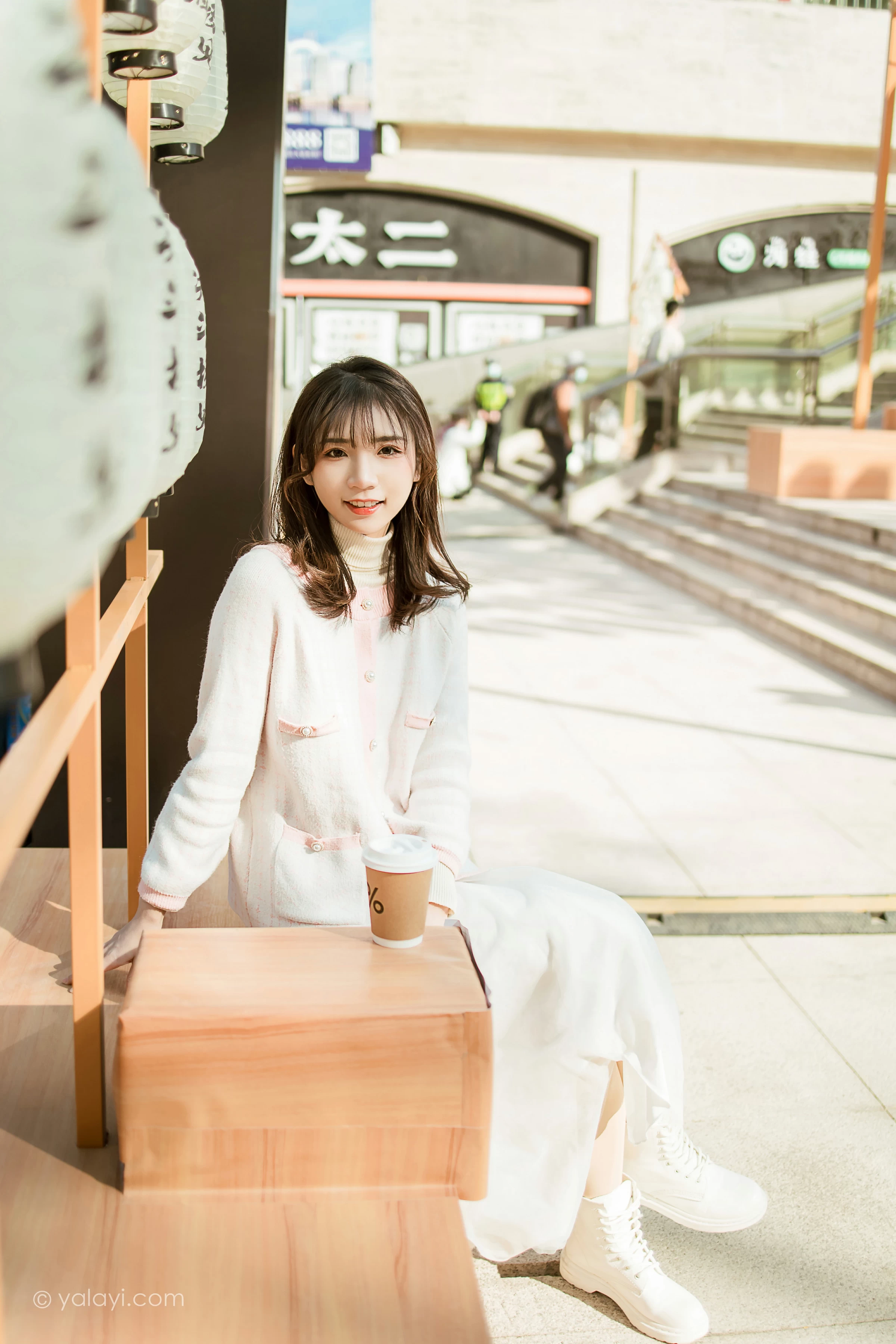 [YALAYI雅拉伊]NO.750 《甜蜜约会》 果果 粉色外套加白色长裙街拍写真第7张