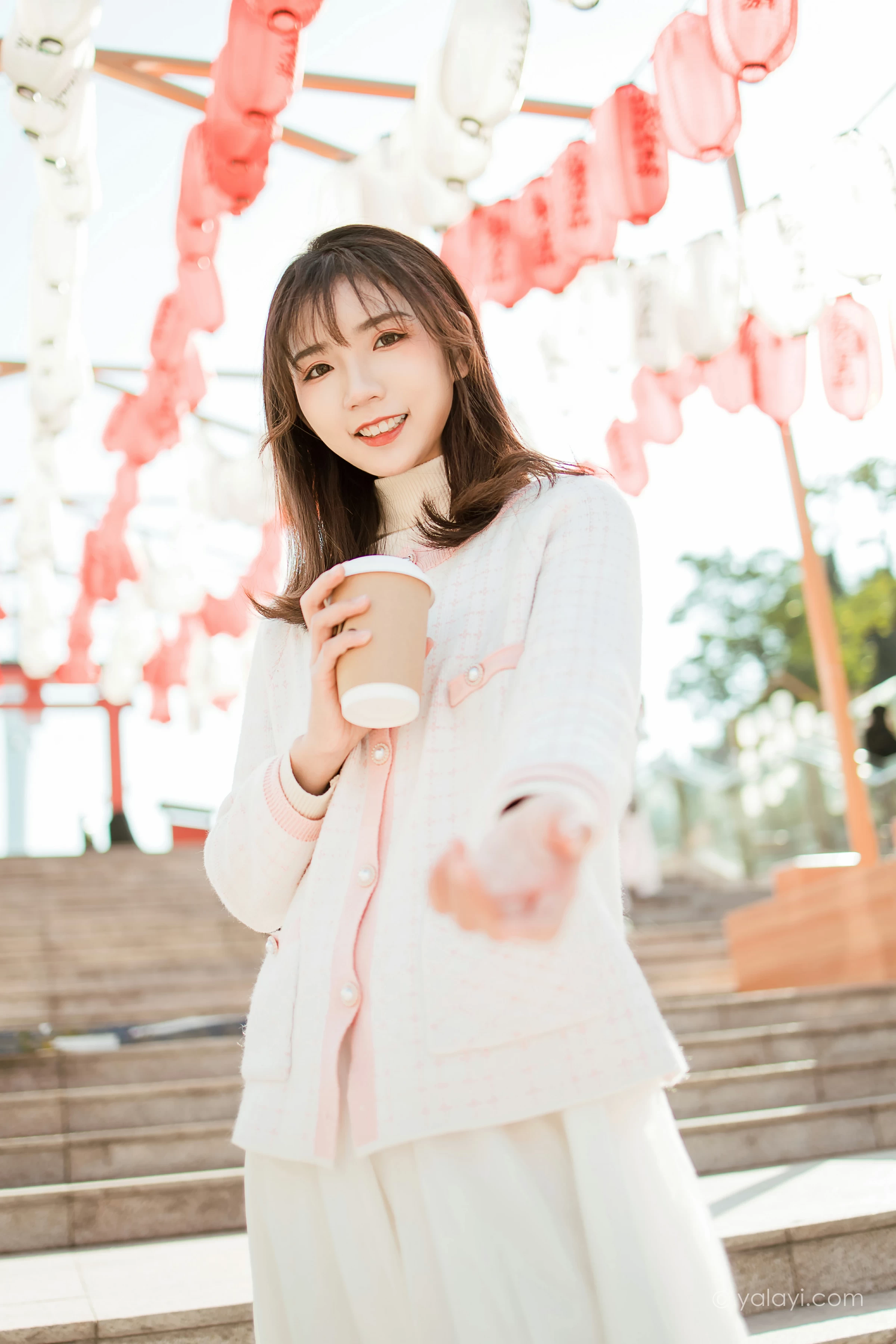 [YALAYI雅拉伊]NO.750 《甜蜜约会》 果果 粉色外套加白色长裙街拍写真第8张
