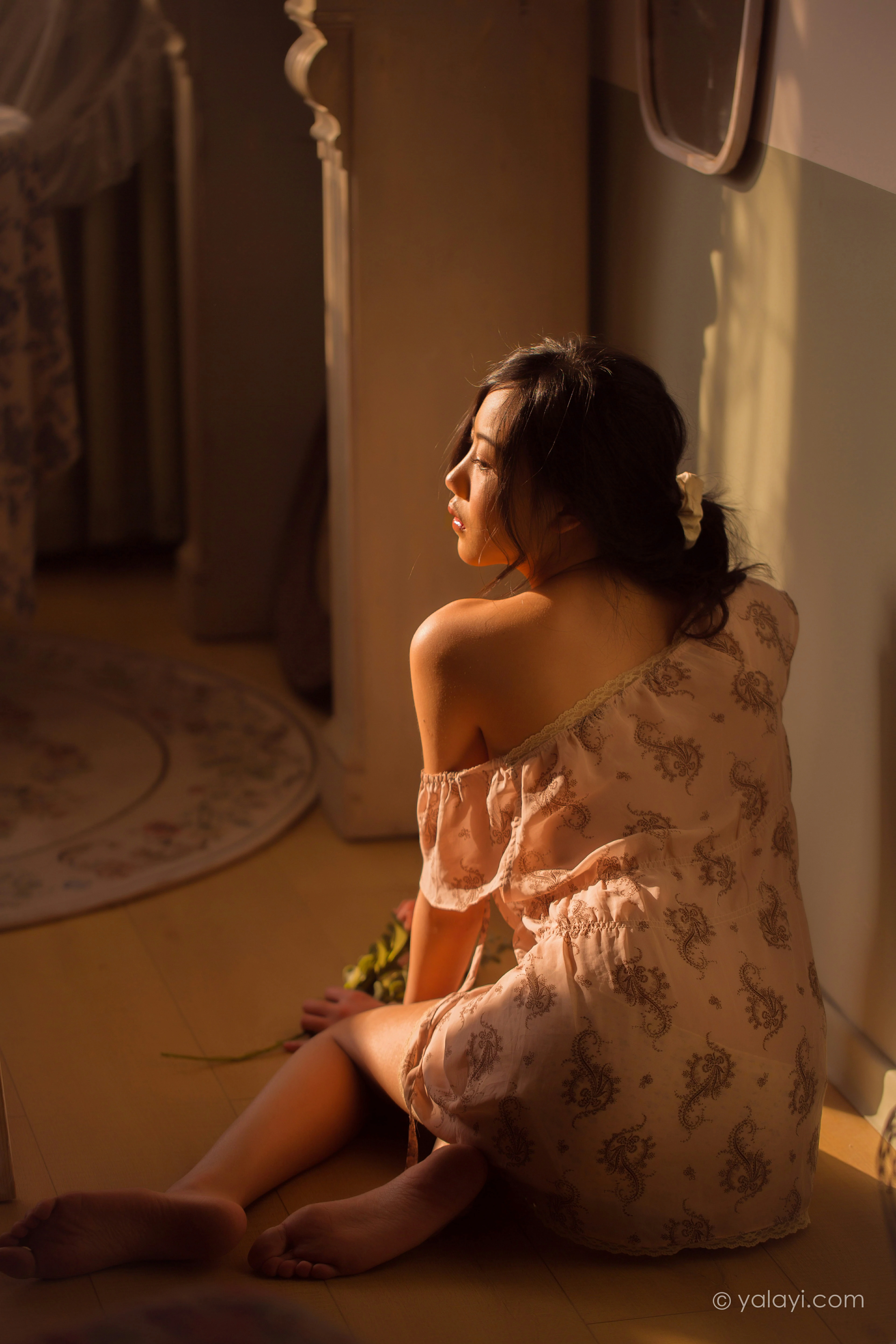 [YALAYI雅拉伊]NO.761 暂时的花儿 橘子 白色抹胸睡衣性感私房写真集第13张