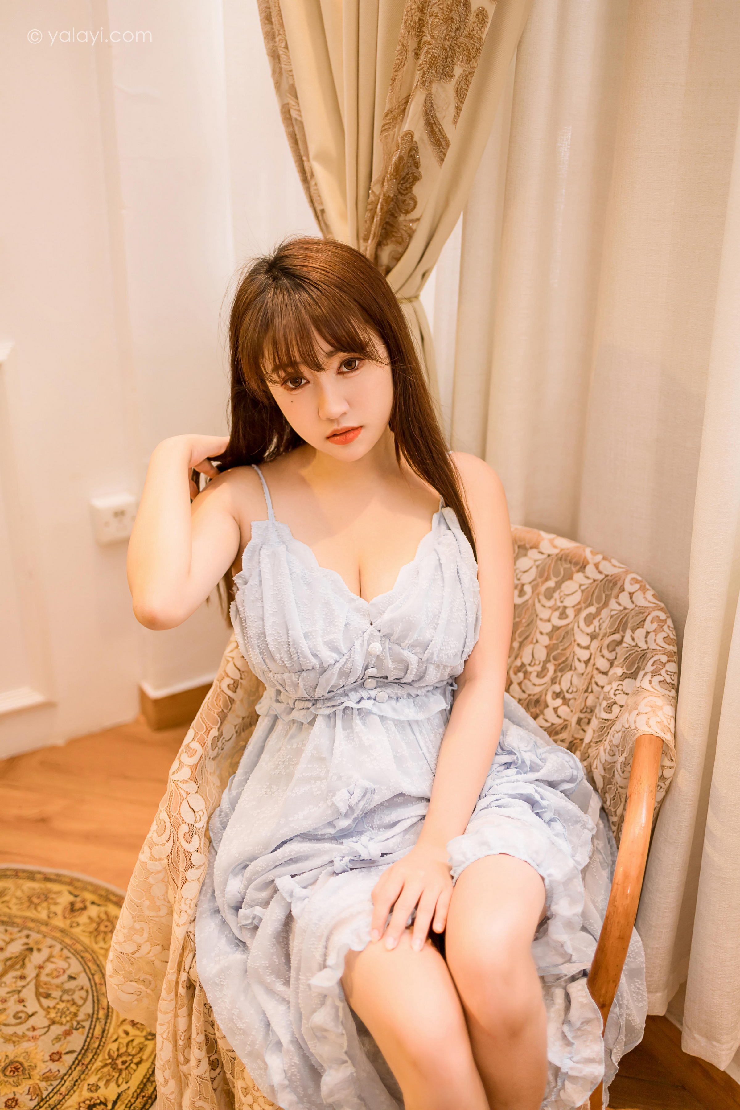 [YALAYI雅拉伊]2022.12.30 蓝色妖姬 虞艺 灰色吊带蕾丝连衣裙居家清纯写真集第14张