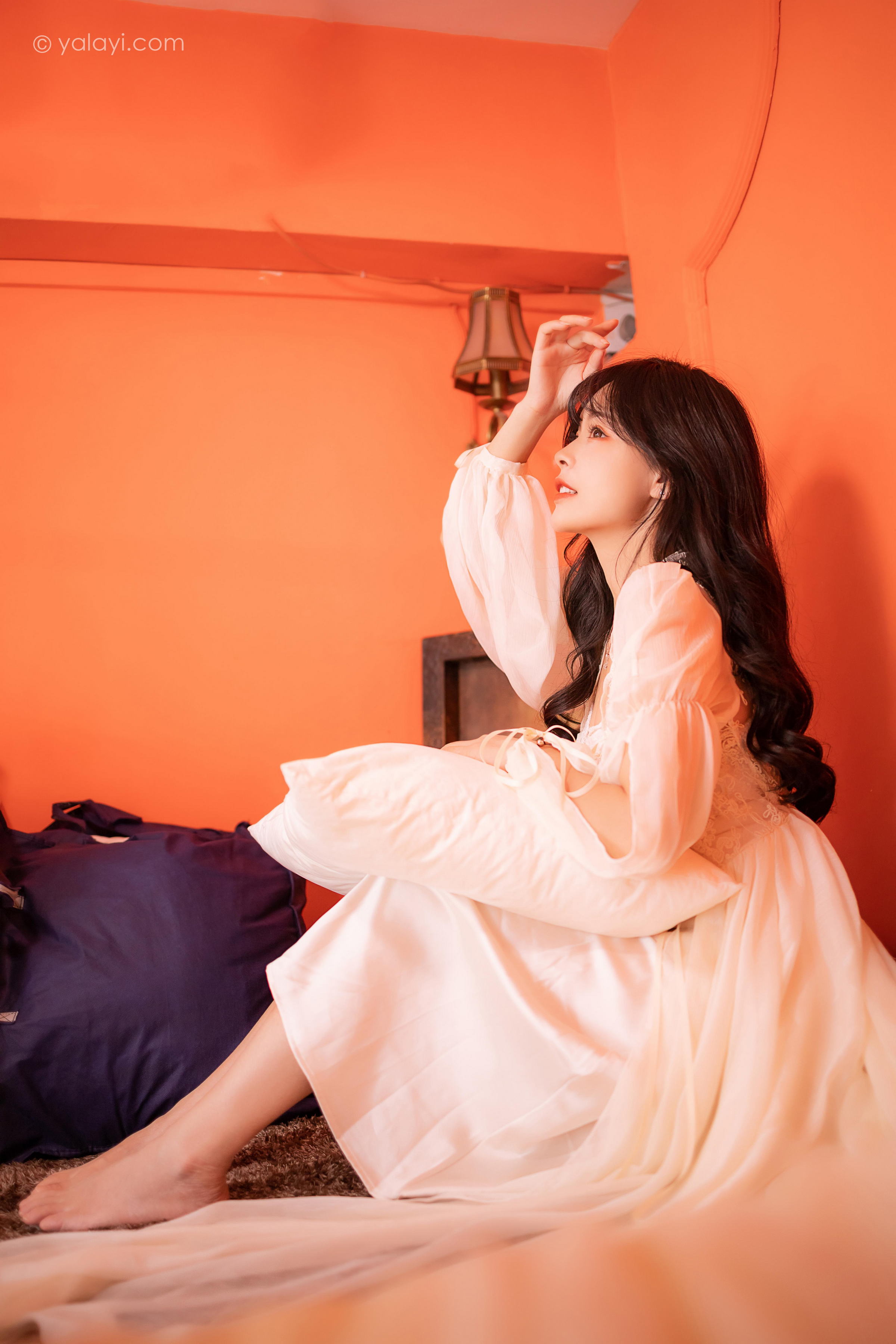 [YALAYI雅拉伊]2023.02.04 香浓的诱惑 程小蝶 白色透视披肩裙加蕾丝抹胸连衣裙性感写真集第6张