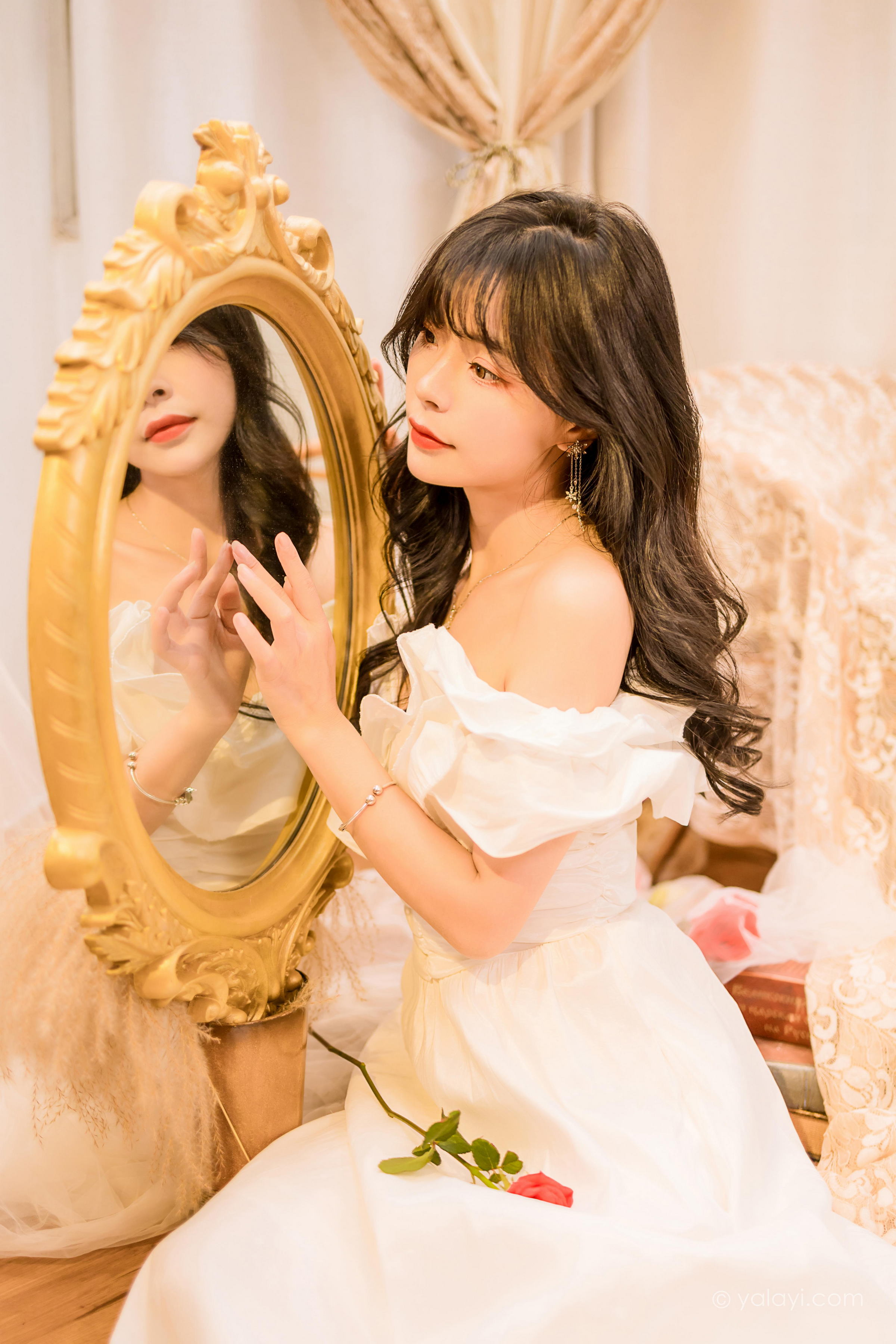 [YALAYI雅拉伊]2023.02.17 你是我的情人 程小蝶 白色抹胸连衣裙居家性感写真集第11张