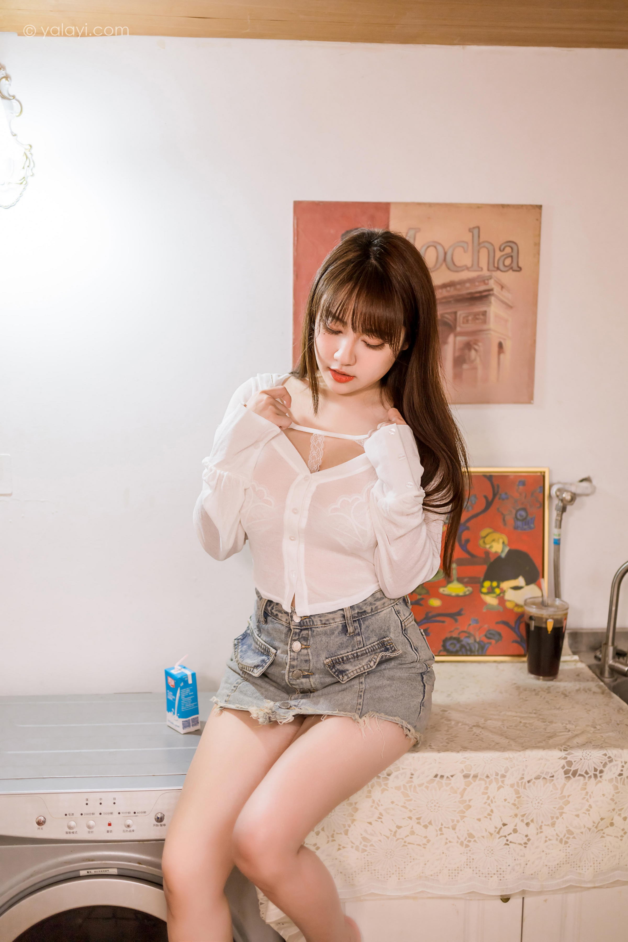 [YALAYI雅拉伊]2023.02.23 倾倒世间人 虞艺 白色透视衬衫与牛仔短裙加蕾丝内衣性感私房写真集第2张