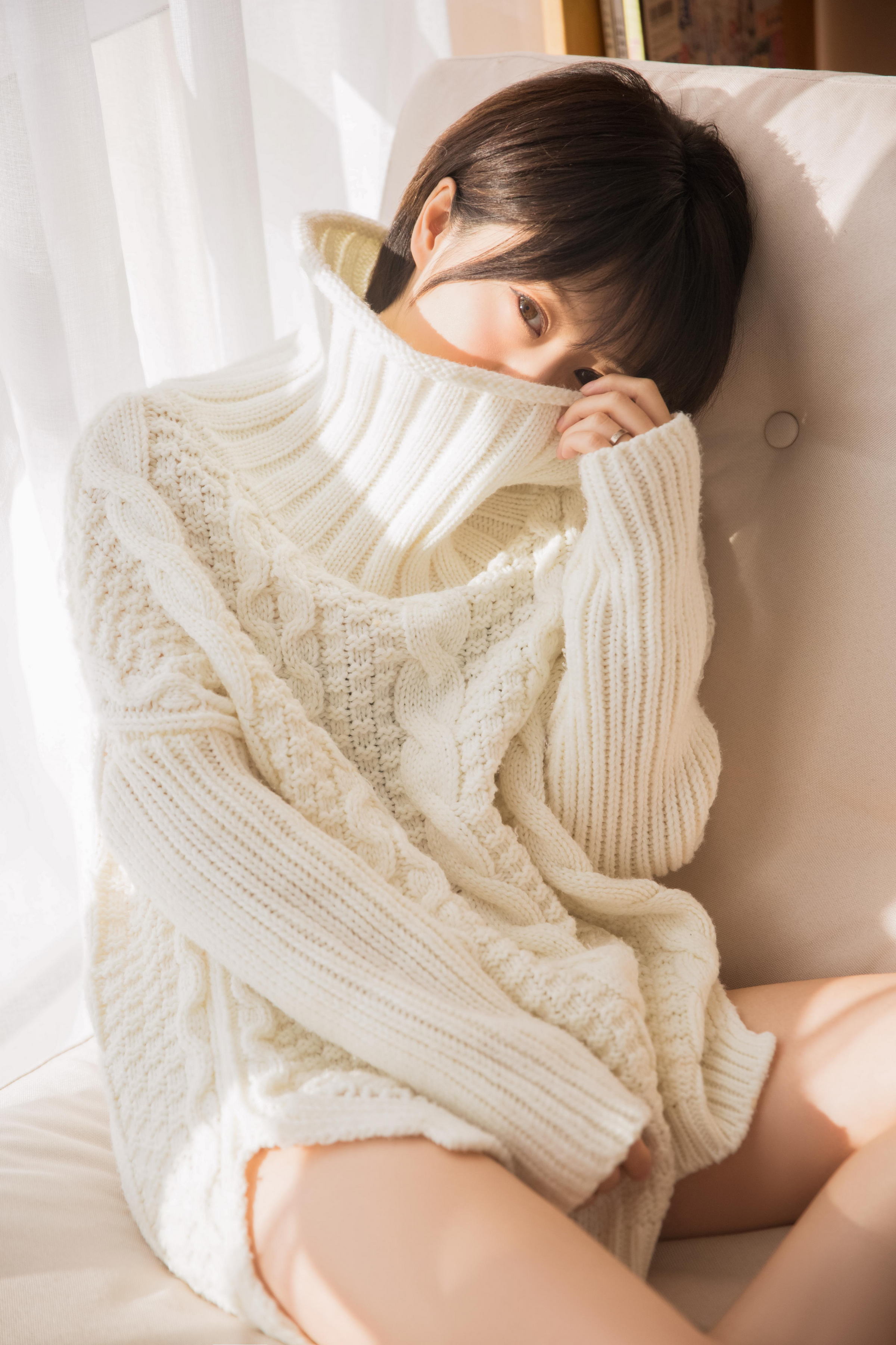 [YALAYI雅拉伊]2023.03.10 清新小女生 白色连身毛衣居家私房写真集第2张