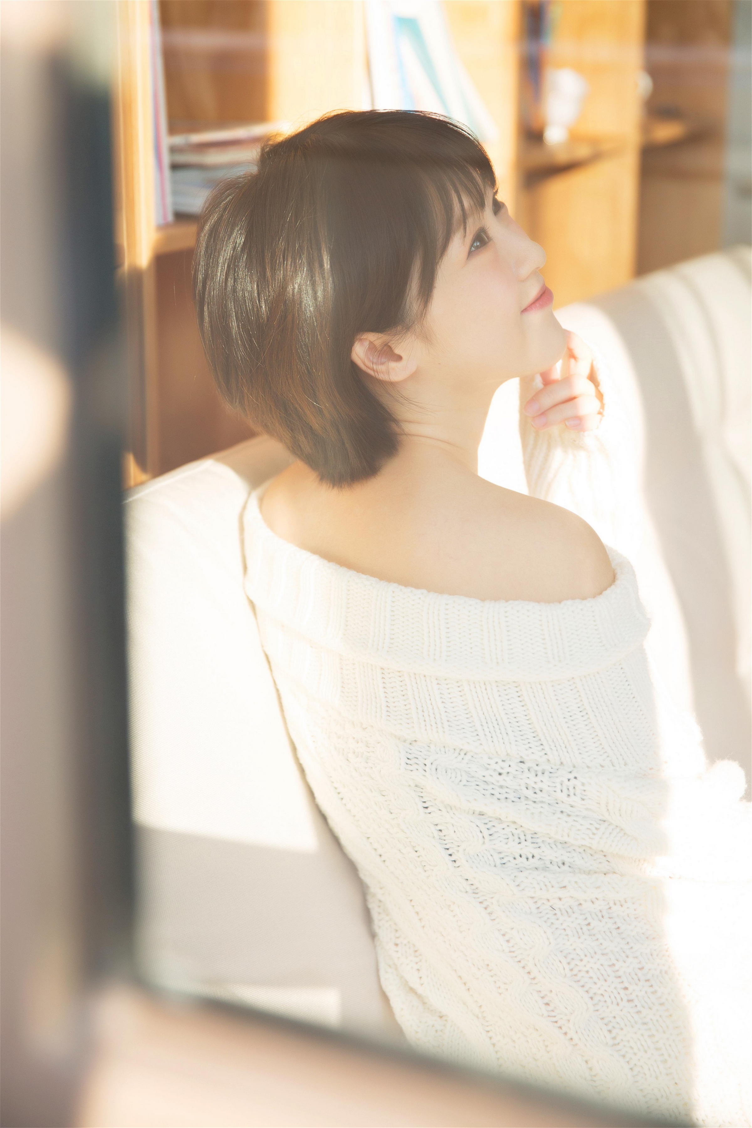 [YALAYI雅拉伊]2023.03.10 清新小女生 白色连身毛衣居家私房写真集第9张