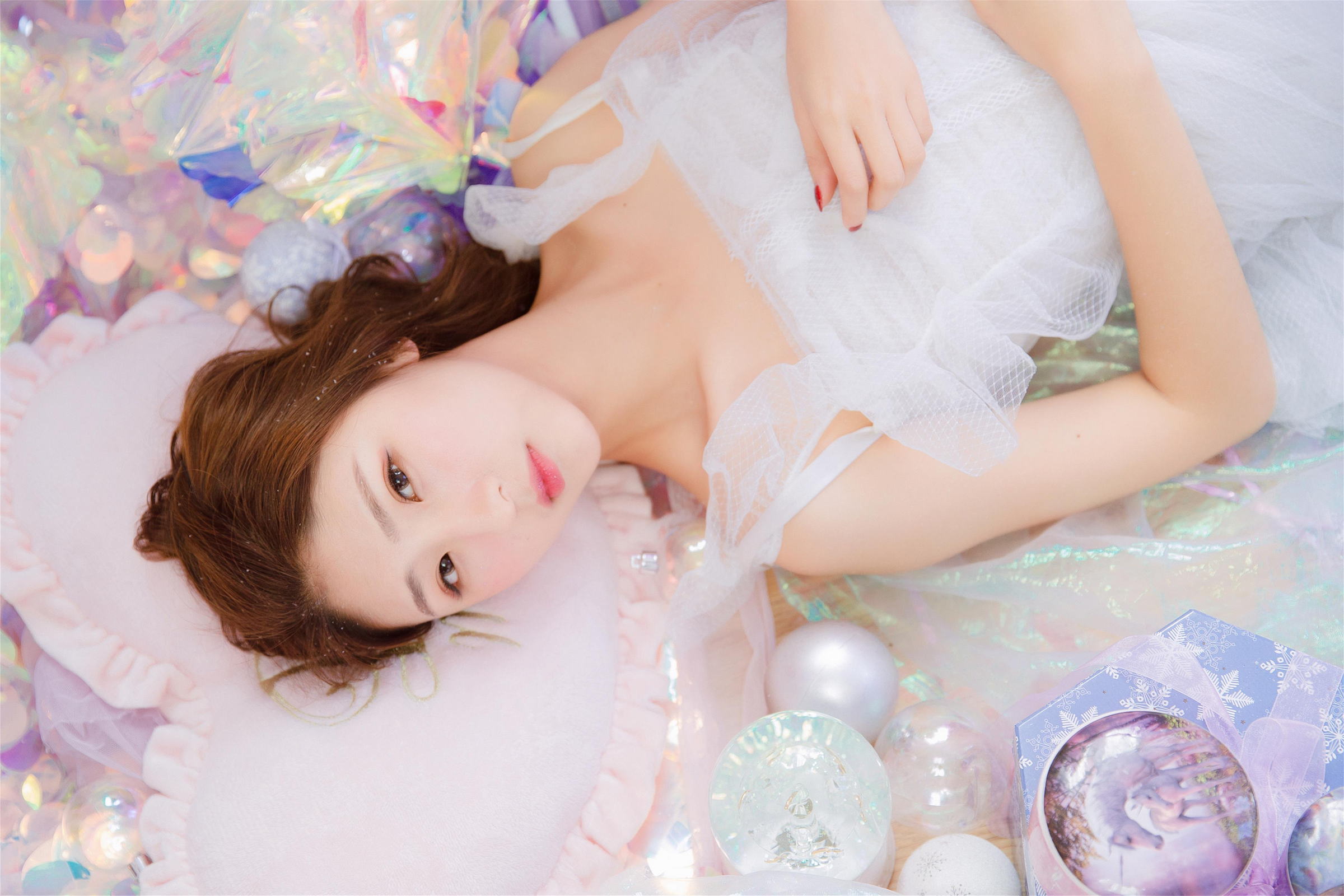 [YALAYI雅拉伊]2023.03.29 清新少女 白色抹胸连衣裙与透视制服裙性感私房写真集第12张