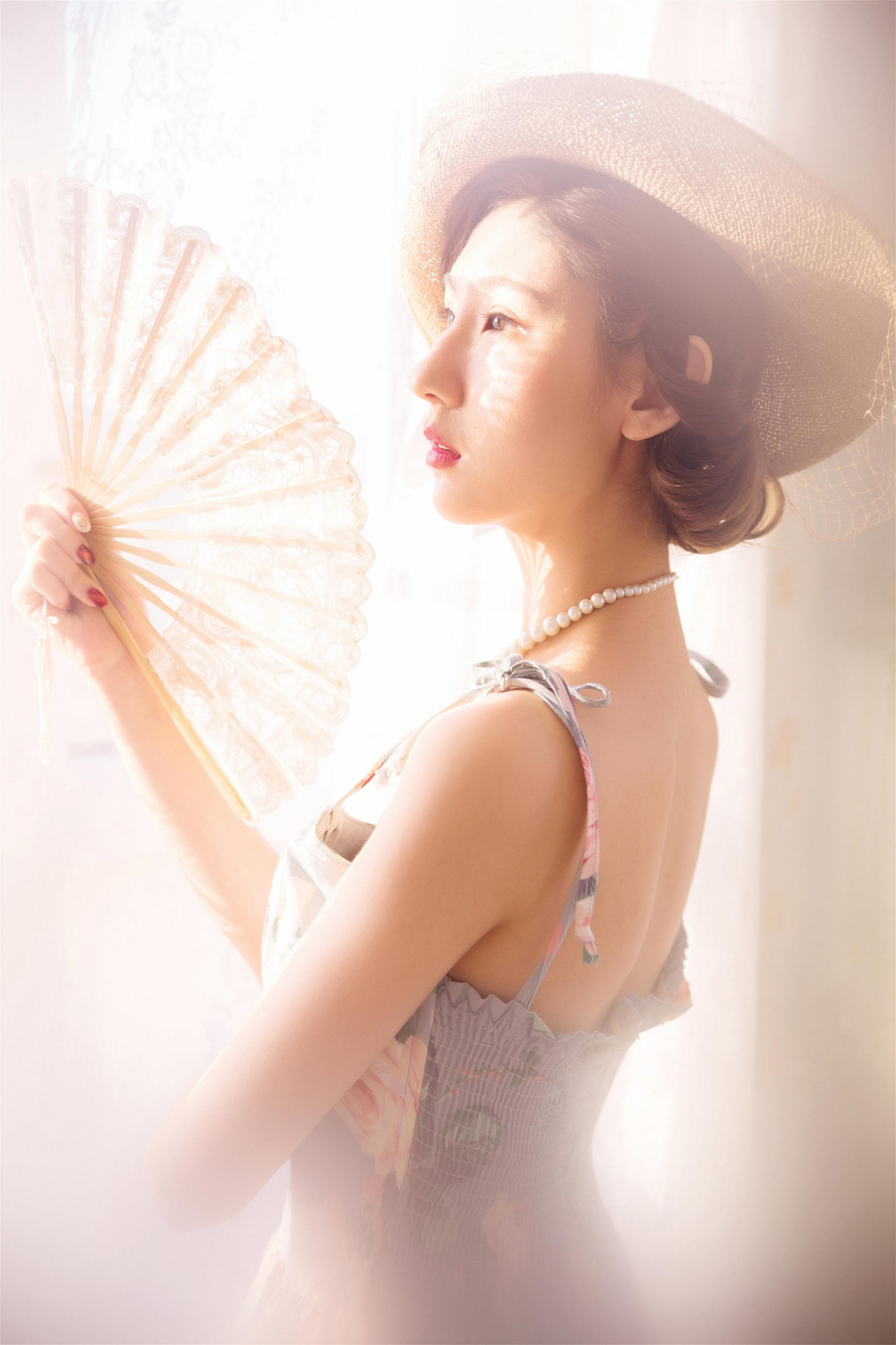 [YALAYI雅拉伊]2023.04.07 花样青春 现代名媛灰色吊带连衣裙清纯写真集第6张