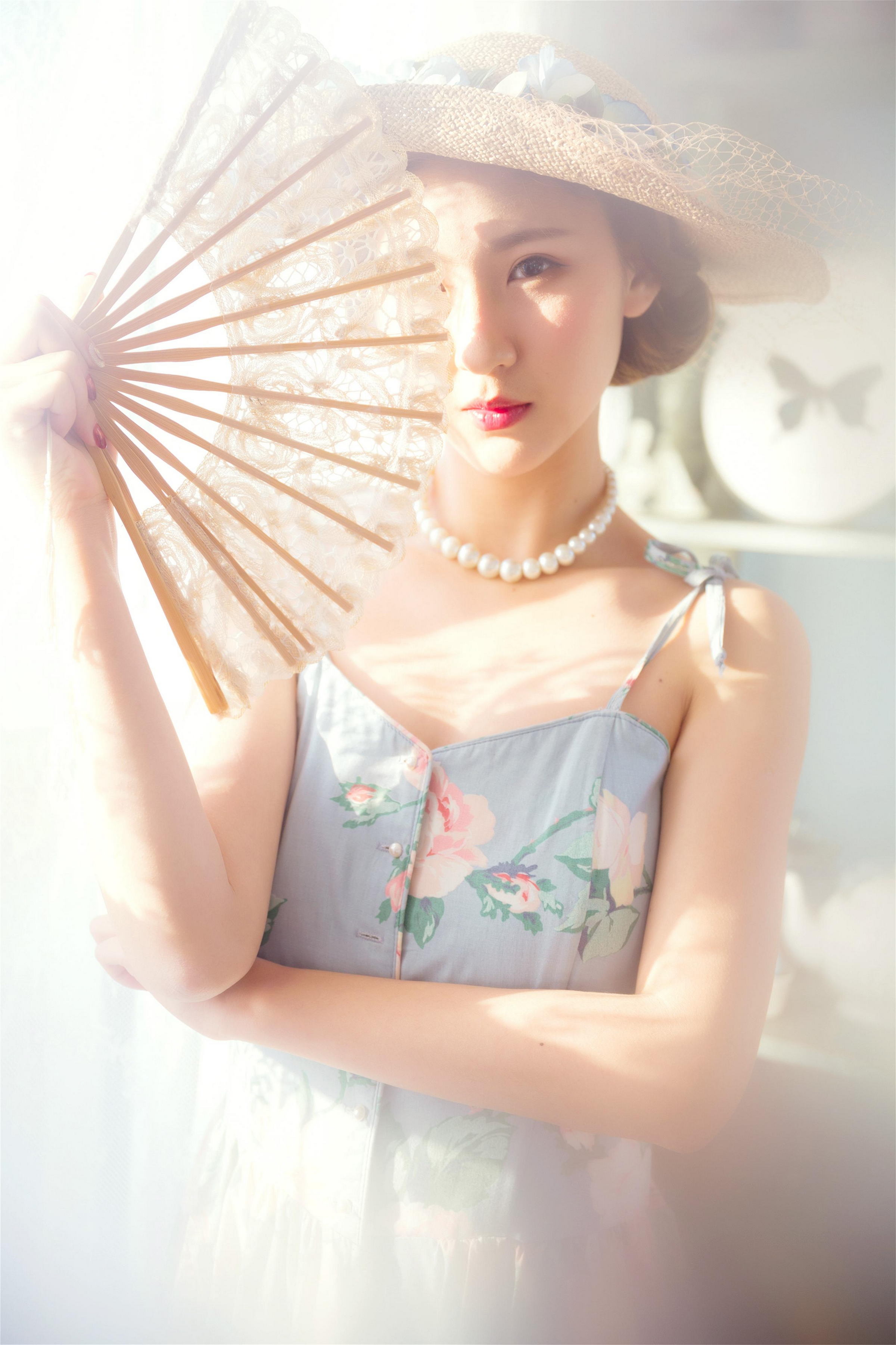 [YALAYI雅拉伊]2023.04.07 花样青春 现代名媛灰色吊带连衣裙清纯写真集第8张