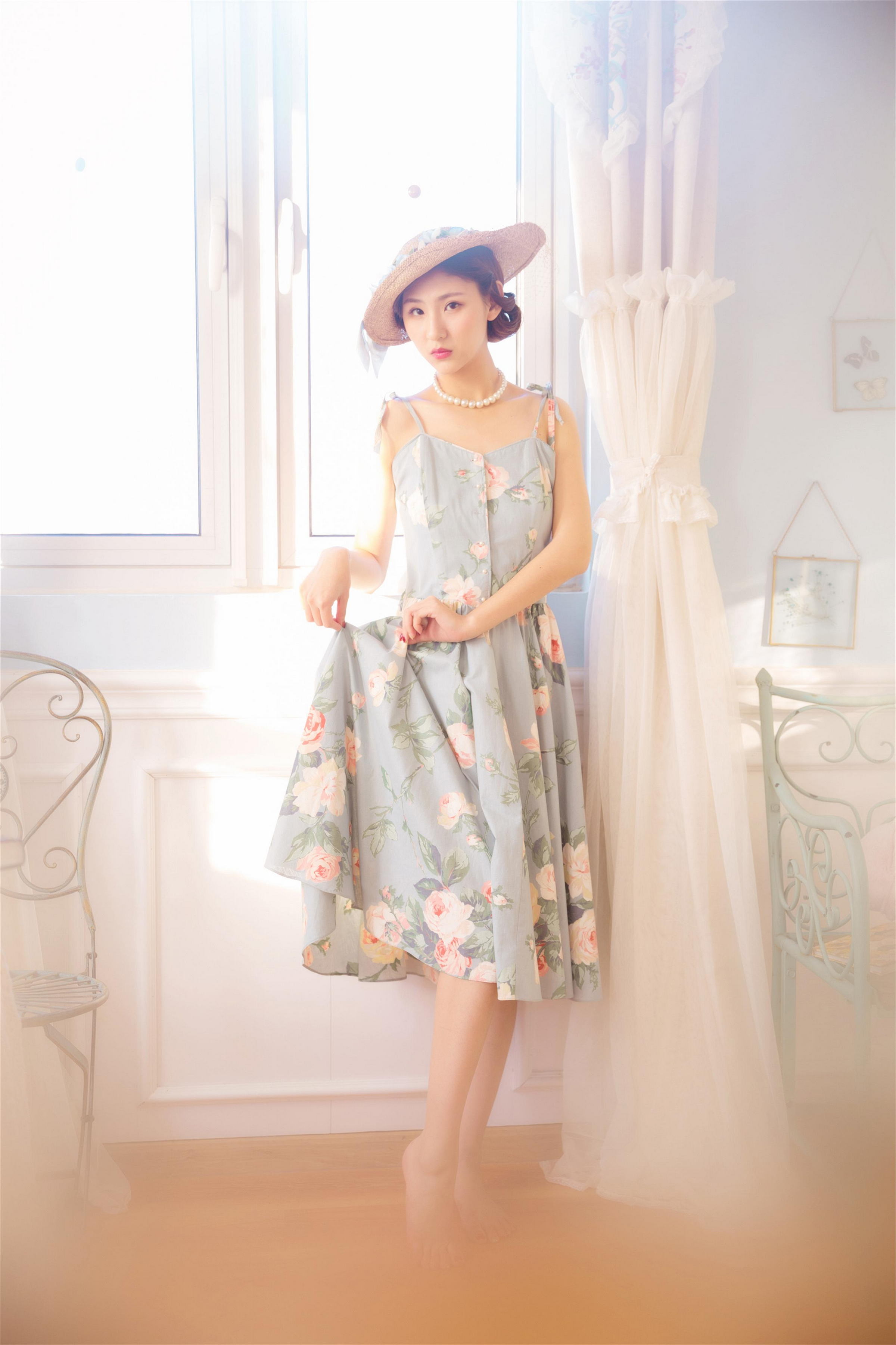 [YALAYI雅拉伊]2023.04.07 花样青春 现代名媛灰色吊带连衣裙清纯写真集第9张