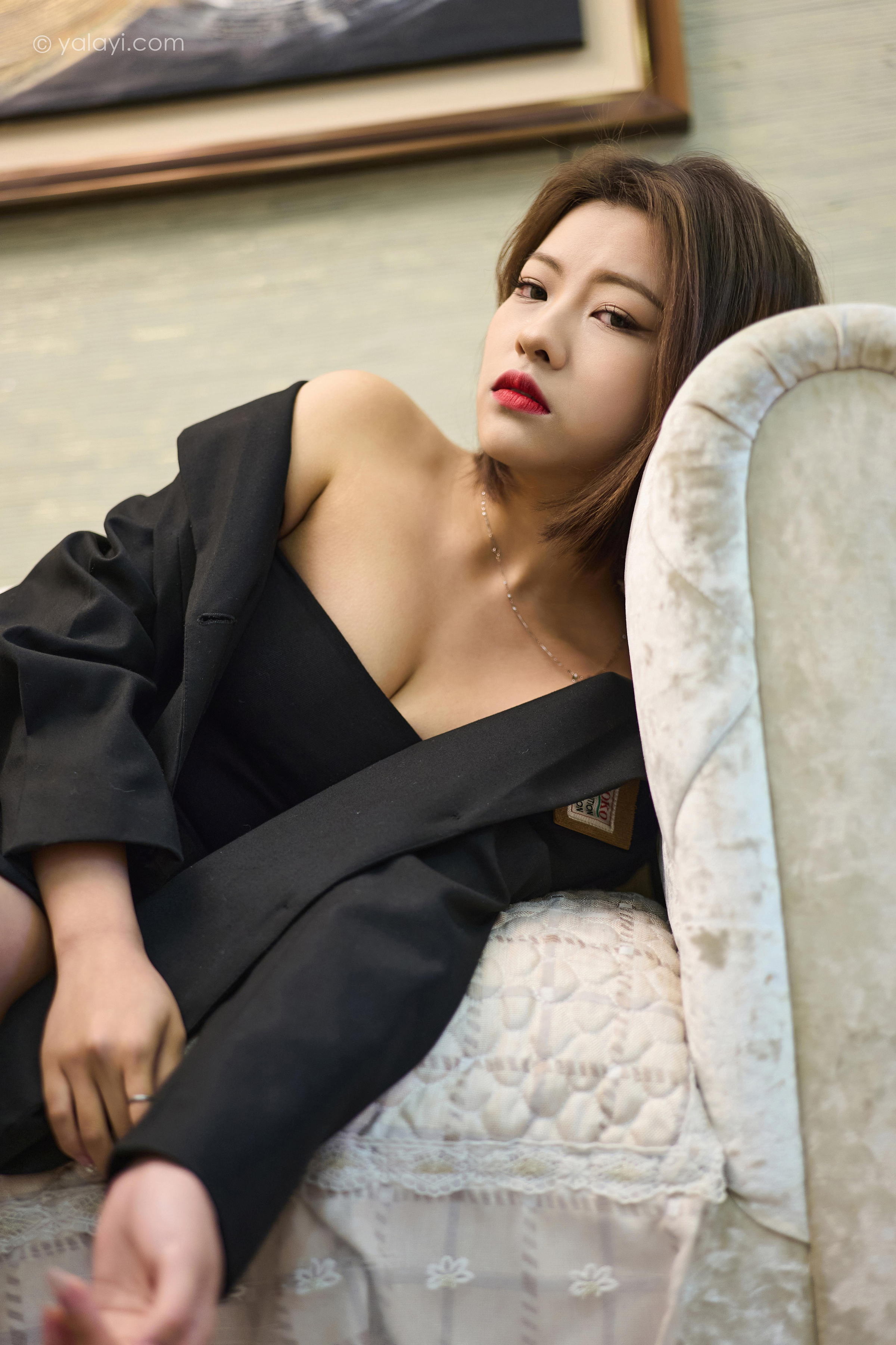 [YALAYI雅拉伊]2023.05.06 OL女郎 悦儿 黑色裹胸上衣加黑色短裙性感私房写真集第3张