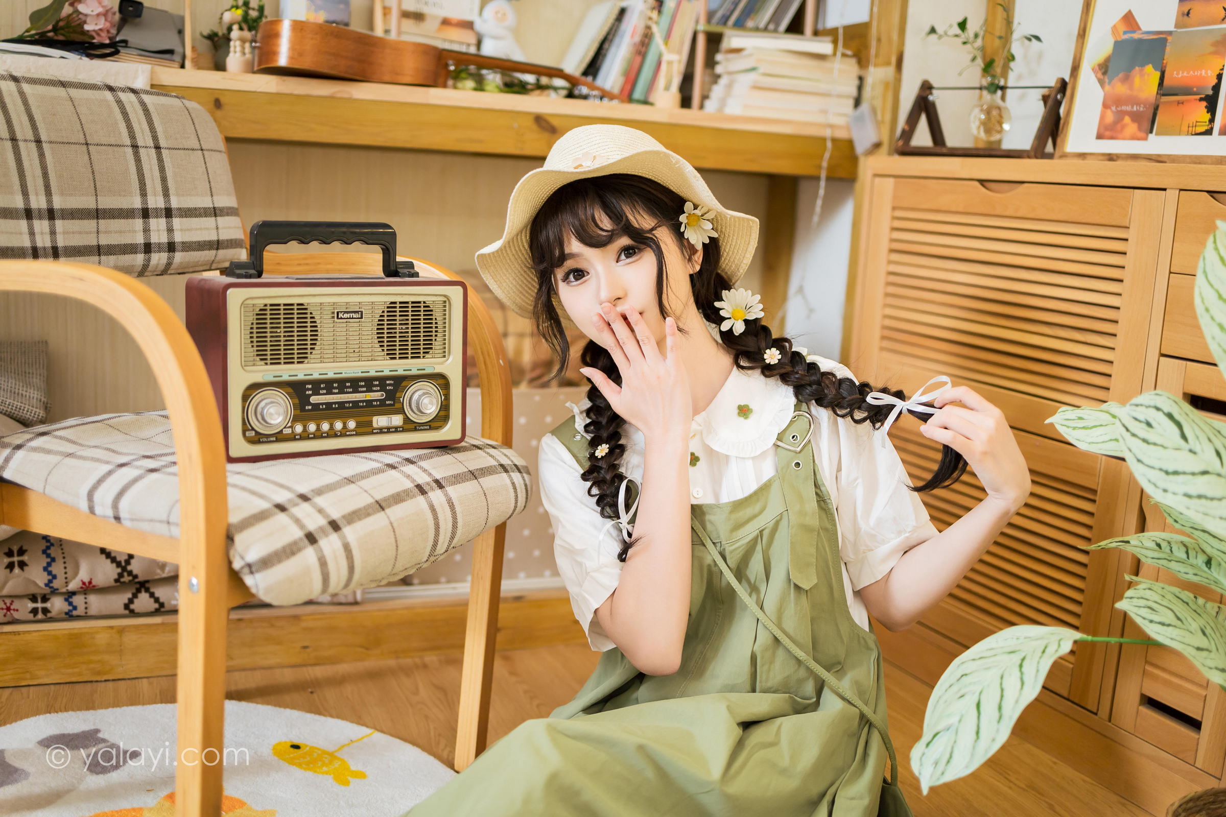 [YALAYI雅拉伊]2023.05.15 世间的温柔 小亭 白色小衬衫加背带加衣裙复古清纯写真集第12张