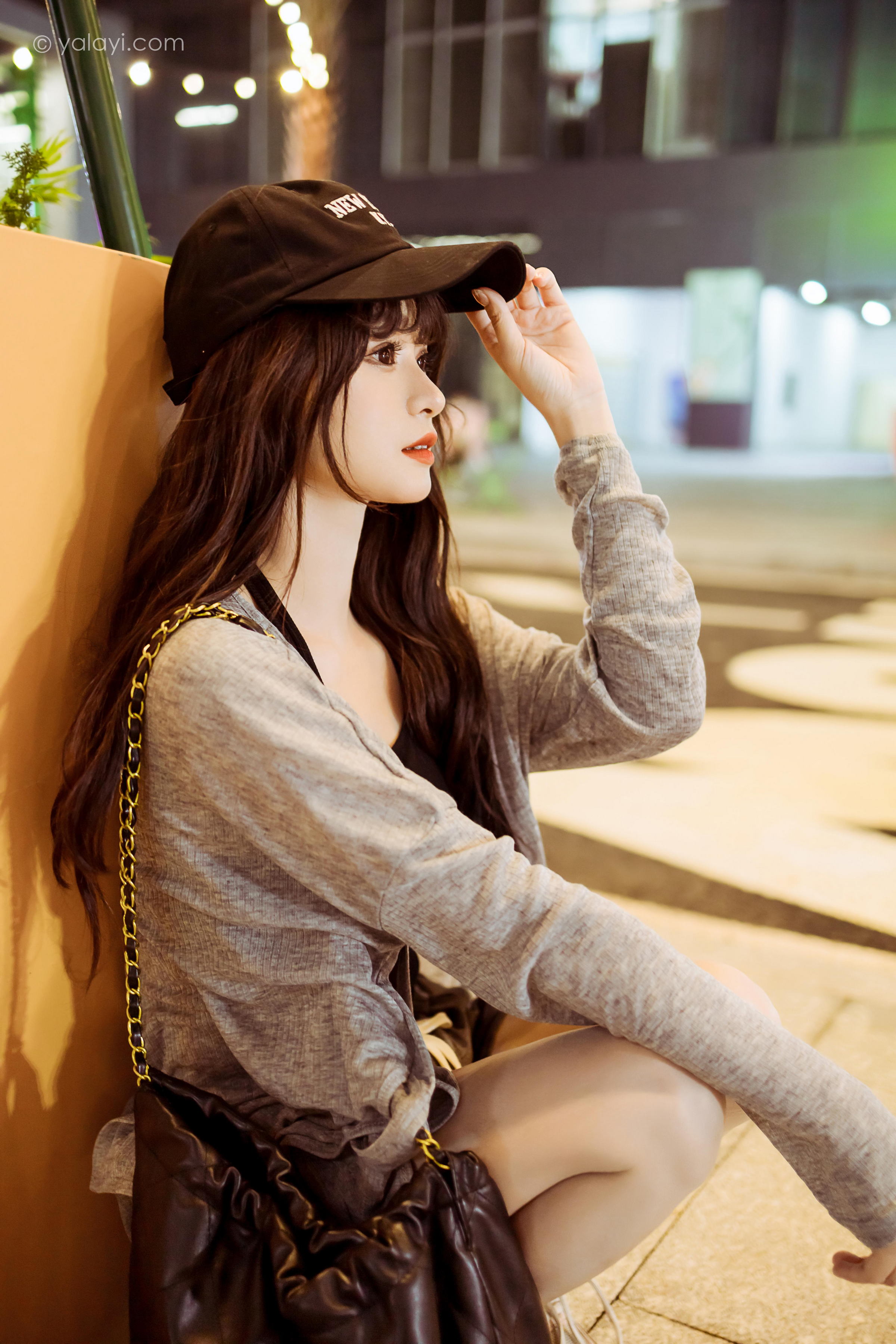 [YALAYI雅拉伊]2023.05.29 与你逛逛街 小亭 黑色背心加橙色短裤清纯写真集第6张