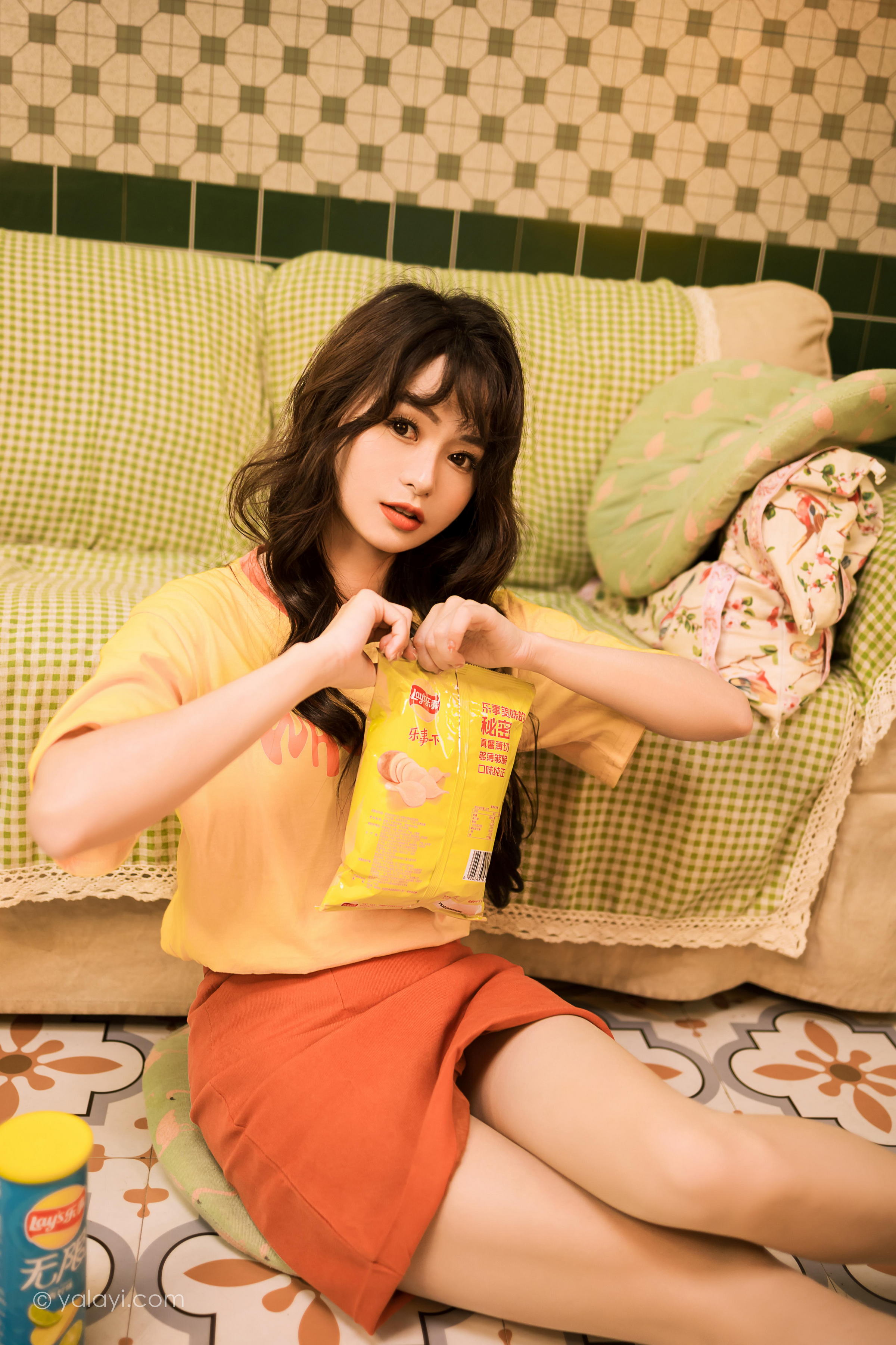 [YALAYI雅拉伊]2023.06.05 曾经的深爱 小亭 黄色短袖加红色短裙清纯私房写真集第10张