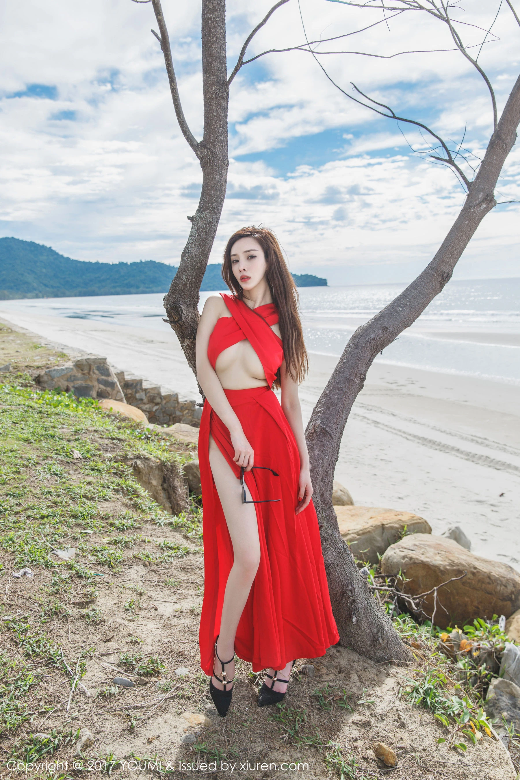 土肥圆矮挫穷《泳衣湿身与浪漫长裙系列》 尤蜜荟YouMi Vol.034第17张