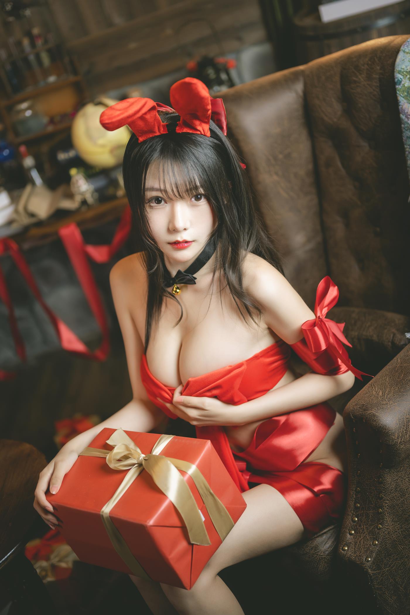 网紅Coser@香草喵露露 杨枝甘露 红色丝带礼物 [53P]第3张