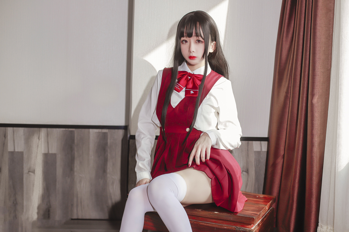 Cosplay日奈娇- JK少女红裙 [28P]第3张